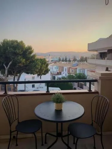 Ático con terraza privada, solárium y piscina en zona tranquila