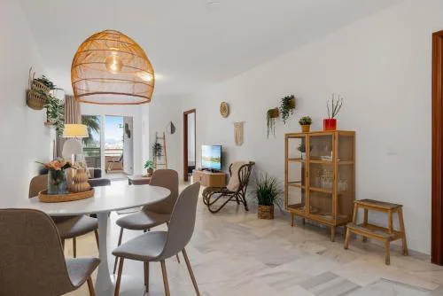 Beautiful 2 bedroom flat with sunny balcony