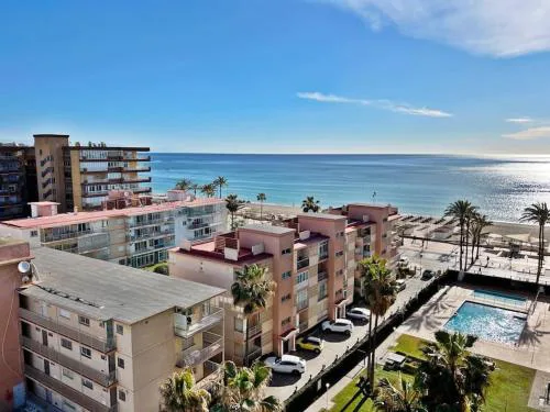 Bonito ático en primera línea de playa con piscina