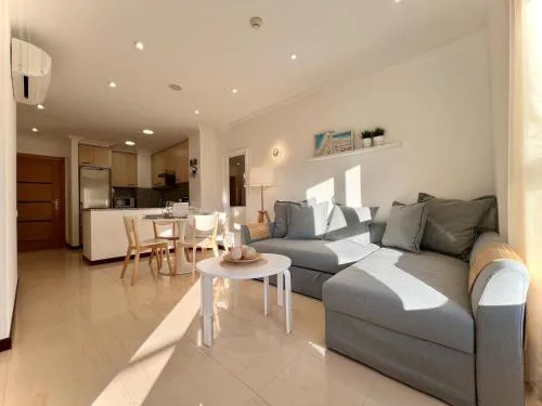 Bright and Cozy Apartment with Pool and Jacuzzi and near beach