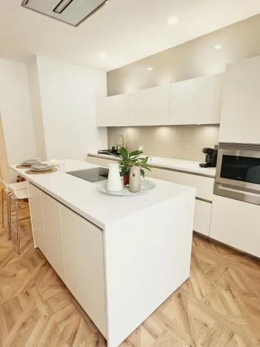 Casa Bella Suites - A stunning new entire apartment in an central location, Close to the beach