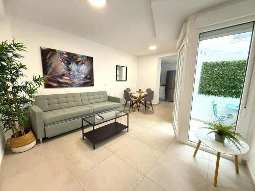 Central and bright beach apartment