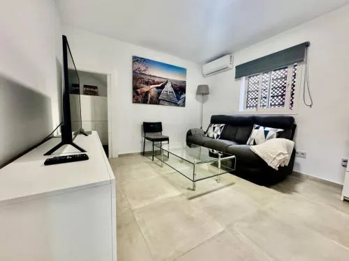 CYV - Modern choice for couples in good location