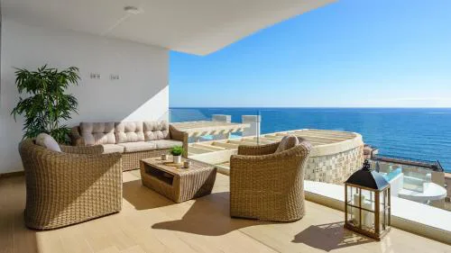 Exclusive Seaview apt by Costarentals - Ref 02