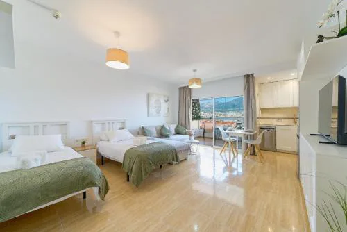 Kosta Homes - PYR Beach and Pool