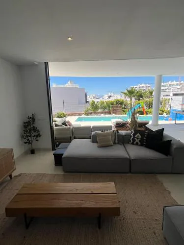 Luxury Private Pool Apartment
