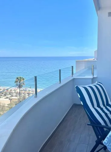 Magnífico Ático 4 hab frente a la playa con piscinas parking incluido por keywise