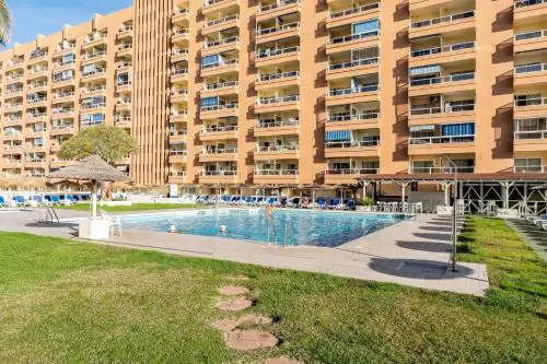 Marina view, sunny one bedroom pyr