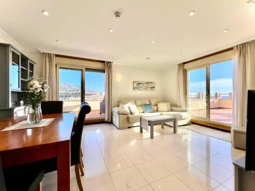 Mediterraneo Real Beach and Pool Penthouse