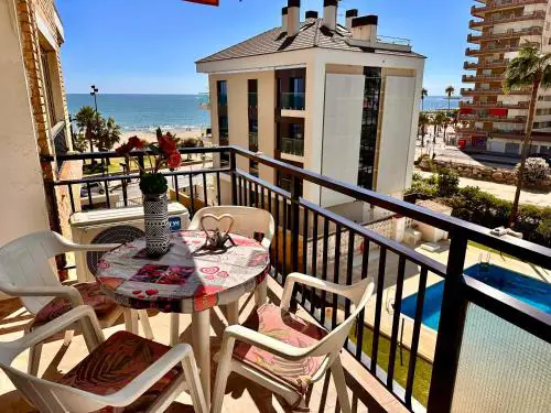 Modern 1 Bedroom Seaside Apartment with Pool