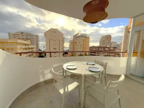 Modern & sunny beach apartment