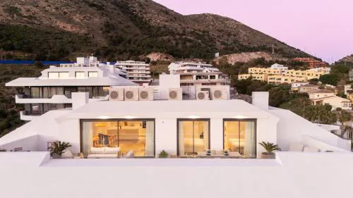 Panorama Luxury Penthouse in Higueron