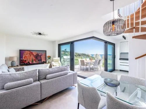 Pass the Keys Entire Luxurious 3 Bedroom Penthouse