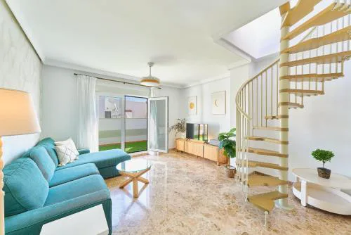 Penthouse - Private Rooftop Terrace, 2min to Beach