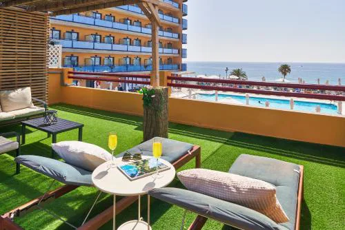 Perfect beach location with roof terrace