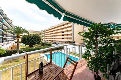Perfect Location 3 Bedrooms 2 bath, Parking, Pool