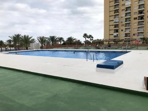 Piscina - 1ª línea de playa Puerto Deportivo