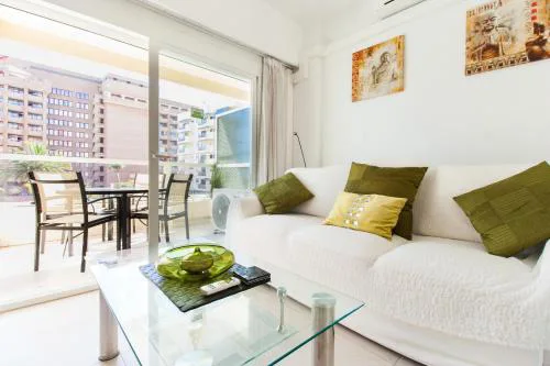 PYR Beach and Pool Views Apartment