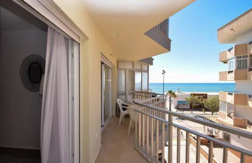 Ref 302 Beach front apartment in popular Riverina