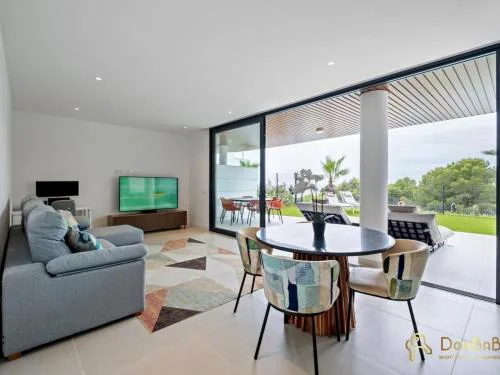 Sea view apartment with garden in Fuengirola