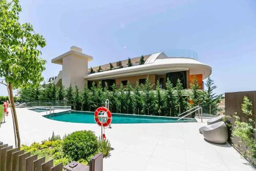 Sea View Luxury at Your Fingertips