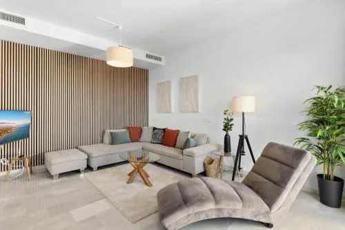 Stunning apt with seaview by Costarentals- Ref 162