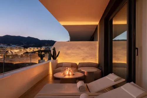 Stylish Luxury Suite with Terrace in Higueron