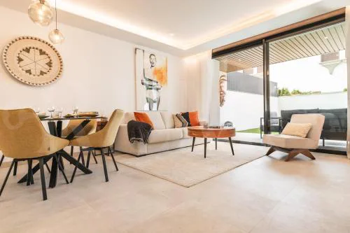 Stylish stay with terrace, pool and parking REMS