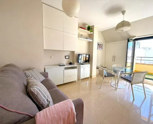 Sunny & cosy beach penthouse