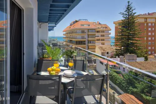 Sur Suites La Dorada, centricos soleados a pocos metros de la Playa y con Parking Opcional
