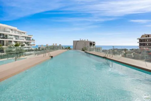 ViVi Homes - Apollo Luxury, Pool, Gym & Beach