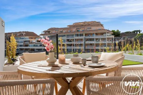 ViVi Homes - Bay Residence - pool - gym - big terrace