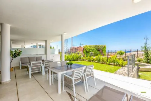 ViVi Homes - Cameron Pool, Patio, Garden & Beach