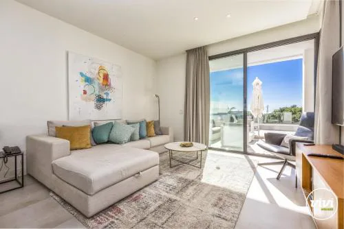 ViVi Homes - Las Palmas Pool, Sauna, Gym & Beach