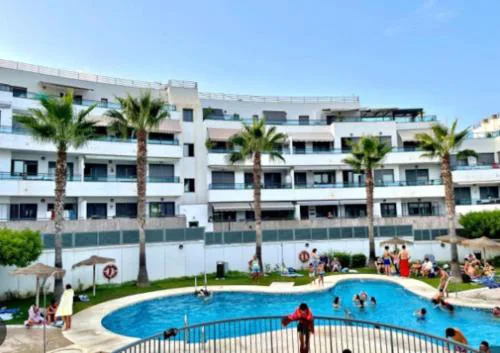 Apto con terraza, piscina y a 3 min de la playa