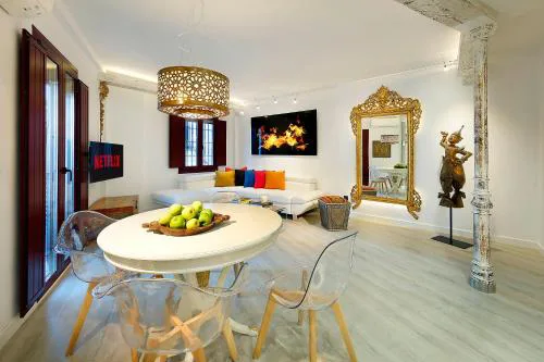 Art Chapiz Apartments