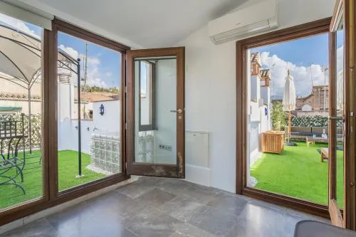 Ático dúplex con dos terrazas y solarium en plena Carrera de la Virgen