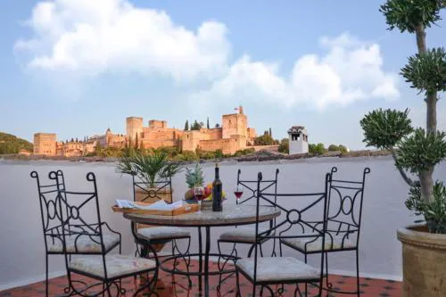 Casa de Doña Sancha con vistas a la Alhambra