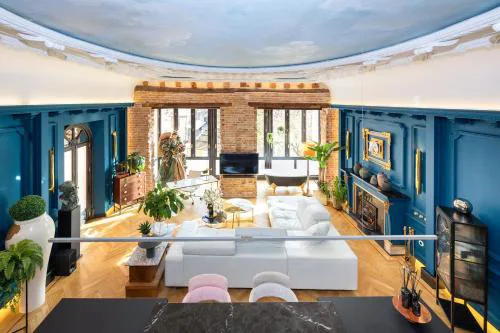 ChezmoiHomes Granada Gallery Loft
