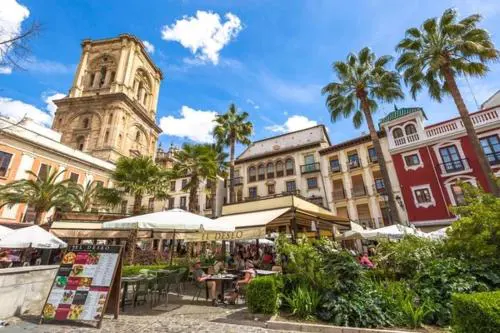 La Plaza, En el Centro y Parking Gratuito