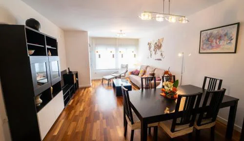 Mike´s apartment. Parking y piscina