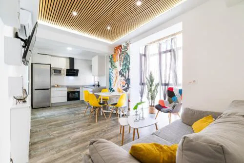 Pajaritos Suites junto a centro, estación de tren y plaza de toros