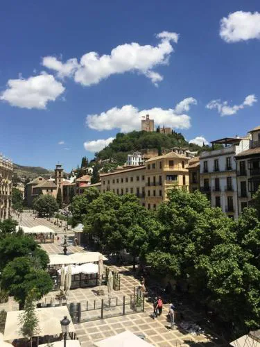 Plaza Nueva con vistas a la Alhambra