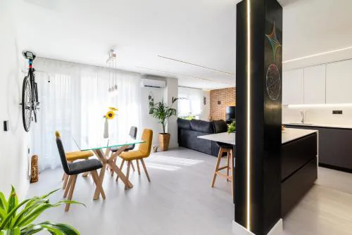 Premium apartment Granada Center with balcony view