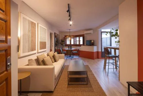 Steps from the Alhambra, Private Terrace & AC