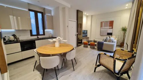Suspiro 101 Cosmopolitan Loft