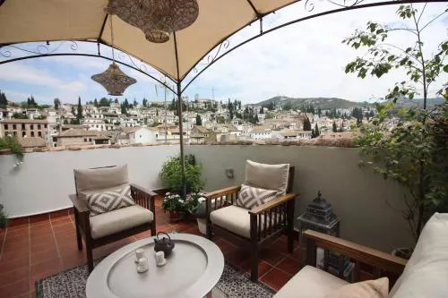 Terraza a los pies de la Alhambra