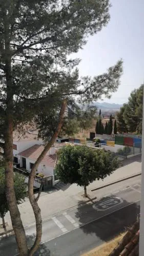 Views, Family & Private Parking in Alto Albayzín
