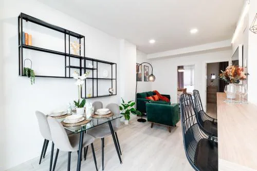 Wekey Homes, Ángel Deluxe Apartment with Parking