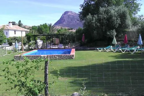 Cortijo, Grazalema, piscina, 5 Hbts con baño, AC,
